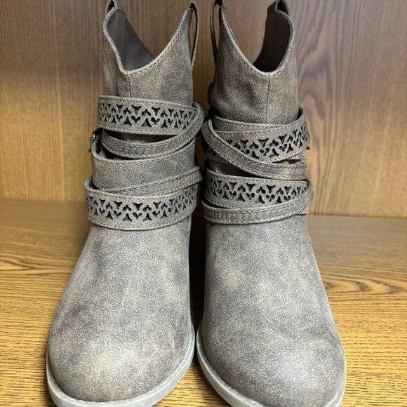 Women's Tan Ankle Boots Size 6.5 Medium - Picture 1 of 6